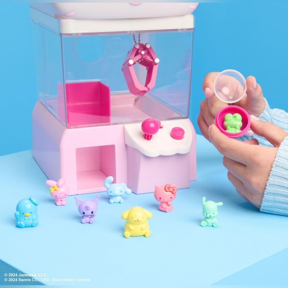 Hello Kitty Officially Licensed Claw Machine - Picture 5 of 13